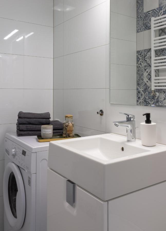 Initium Rooms - Pokoje Na Wynajem - Obroncow Wybrzeza 4D กดัญสก์ ภายนอก รูปภาพ